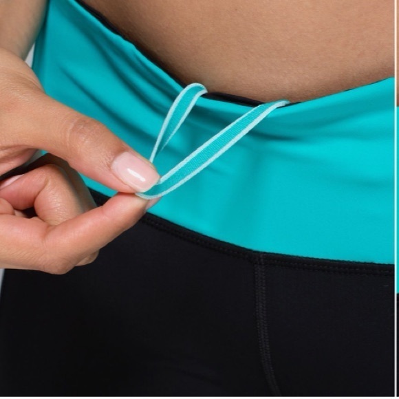 Lululemon Water Bound Crop - Picture 6 of 6